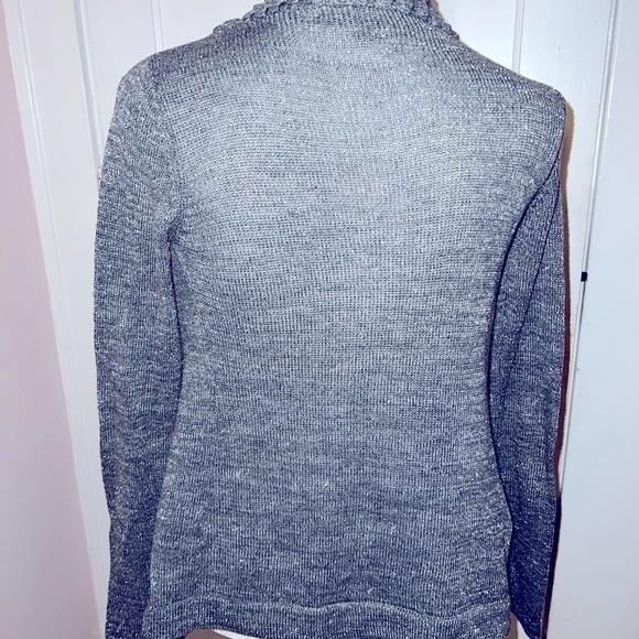 Scalloped soft silver cardigan, open front, with metallic threads. - Picture 3 of 5